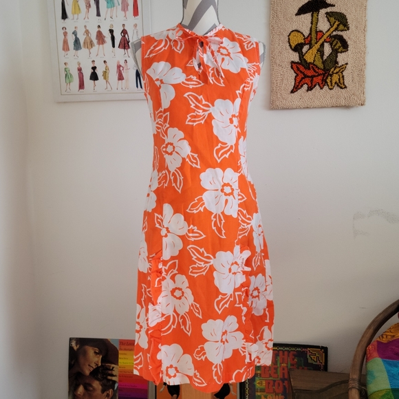 NPC Fashion | 60s Vintage Hawaiian Orange & White Floral Dress - Picture 1 of 8